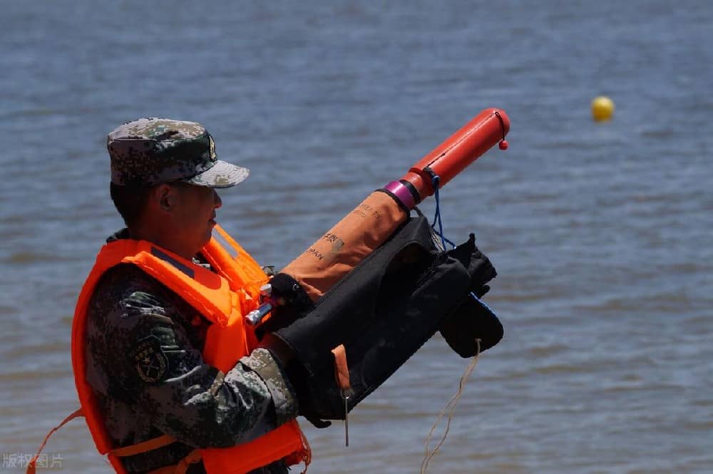 Life-saving throw bag—compact and lightweight, yet its lifesaving capability should not be underesti