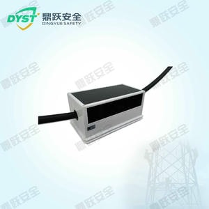 Distribution Network Traveling Wave Fault Early Warning and Location Device